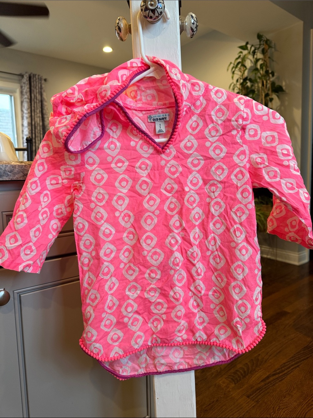 Old Navy Hot Pink Hooded Coverup with White Geometric Print size S 6-7